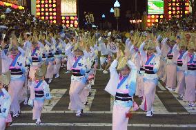 Awa Odori dancing festival begins in Tokushima